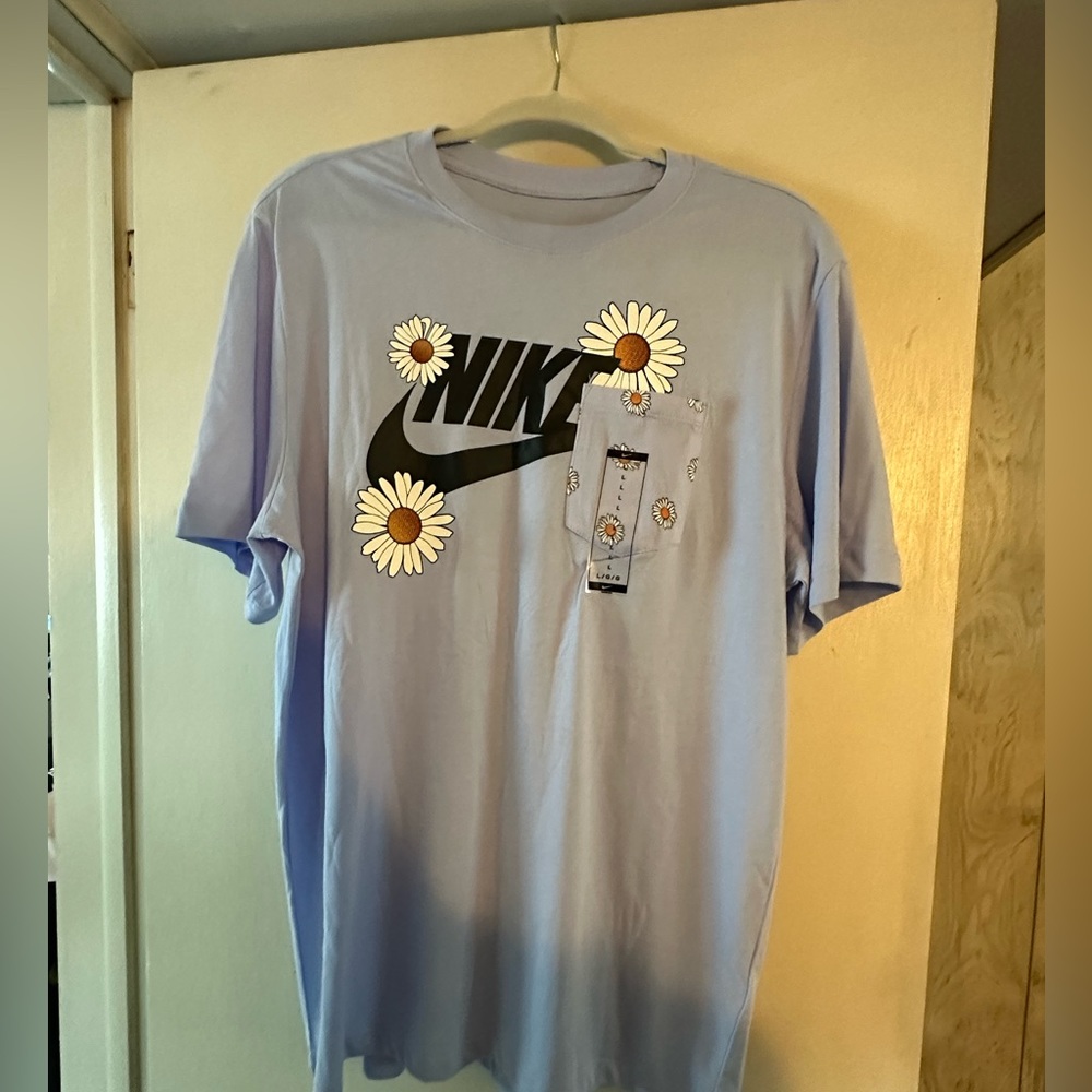 Nike T-Shirt Brand New! Size Large